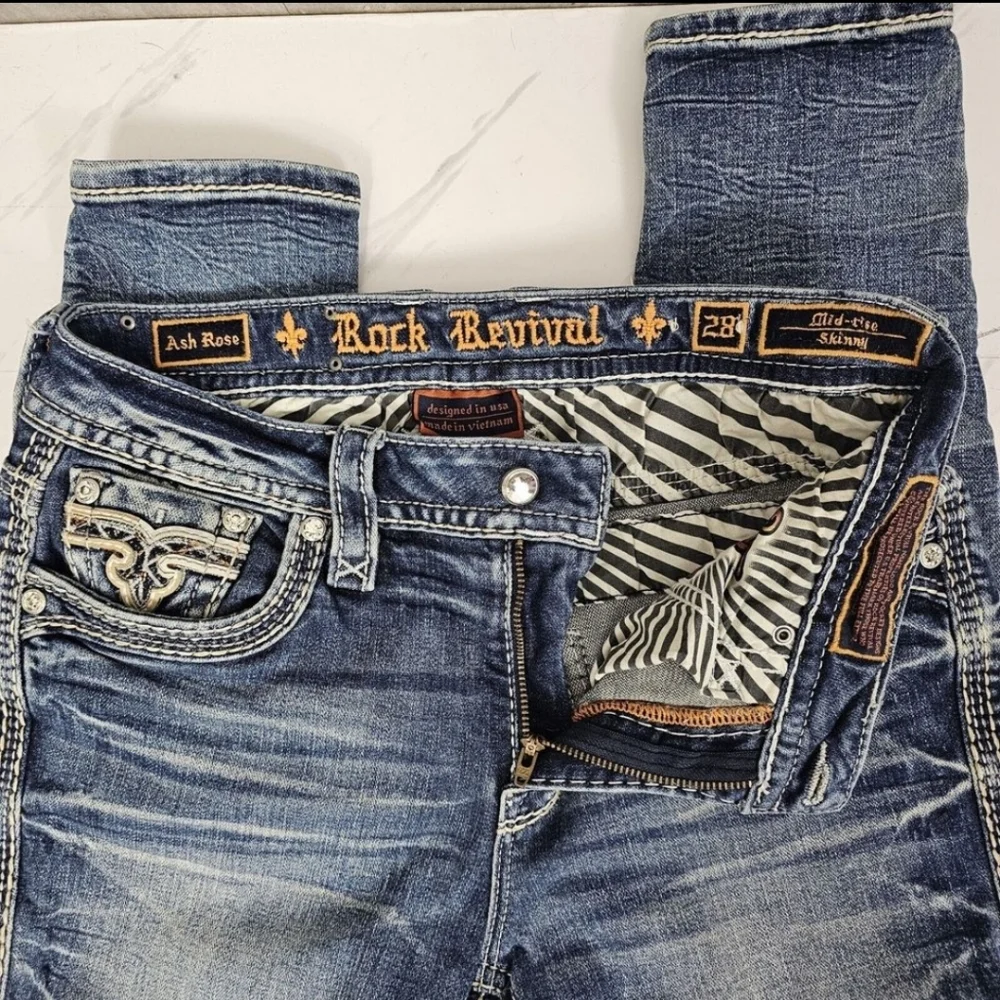 ❤️NeW!❤️ ROCK REVIVAL ASH ROSE MID-RISE EMBROIDERED SKINNY STRETCH JEANS SIZE 28